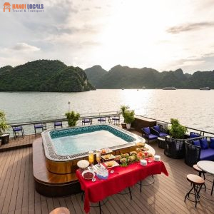 Jacuzzi Pool La Casta Cruise - Hanoi Locals