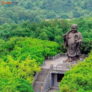 Huge Buddha statue in Bai Dinh Pagoda - Hanoi Locals