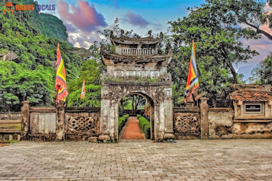 Temple of Dinh Tien Hoang Emperor - Hanoi Locals Travel
