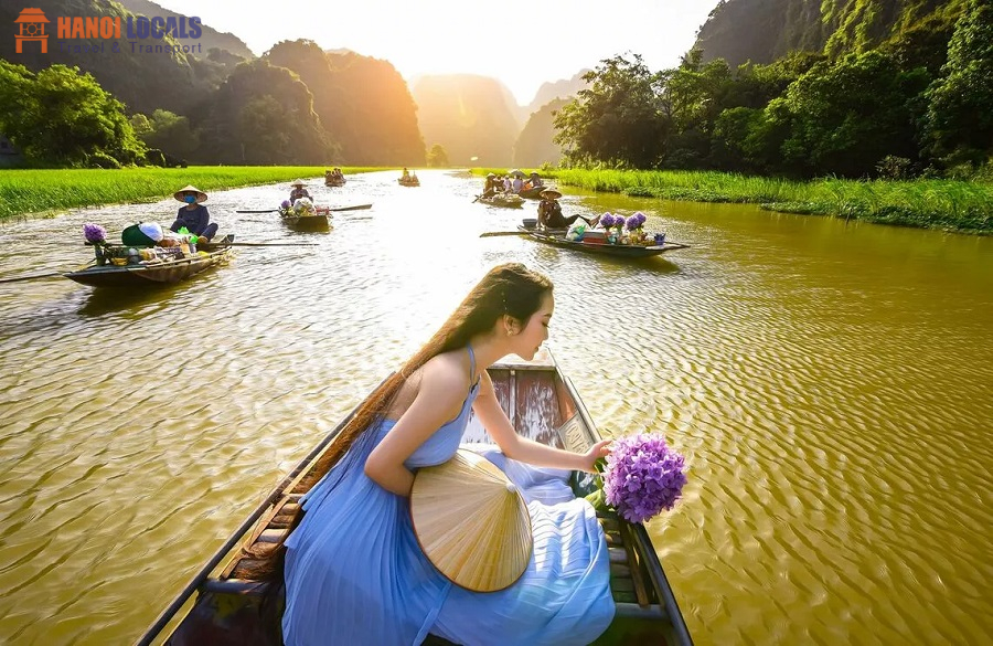 Boat Tour Trang An - Hanoi Locals Travel