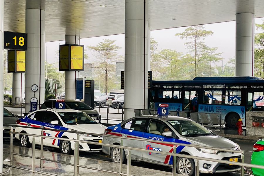 Taxi transport from Hanoi Airport to city
