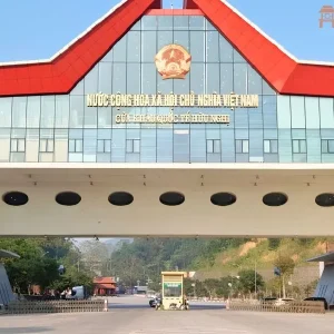 Hanoi To Huu Nghi Border By Private Car Service - Hanoi Locals