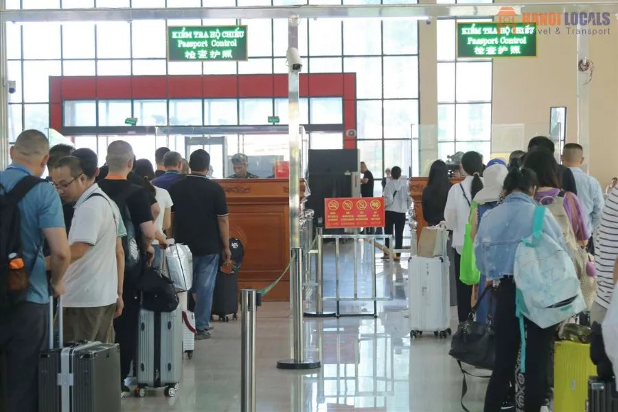 Hanoi To Huu Nghi Border By Private Car - Hanoi Locals